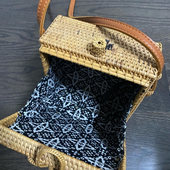 Urban Outfitters weaved straw bag - Picture 3 of 5